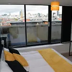 Penthouse - Amazing City Skyline Views - Balcony - Free Extra 2 Hours - Free Parking - Utilita Arena - Bullring Shopping - New St Station- Super King Size Bed