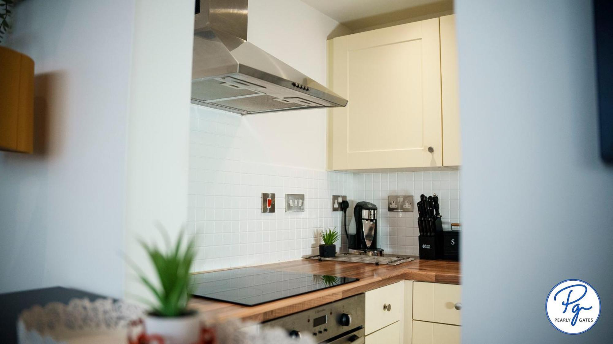Skyline Penthouse: Luxe Views & Extended Comfort * Birmingham
