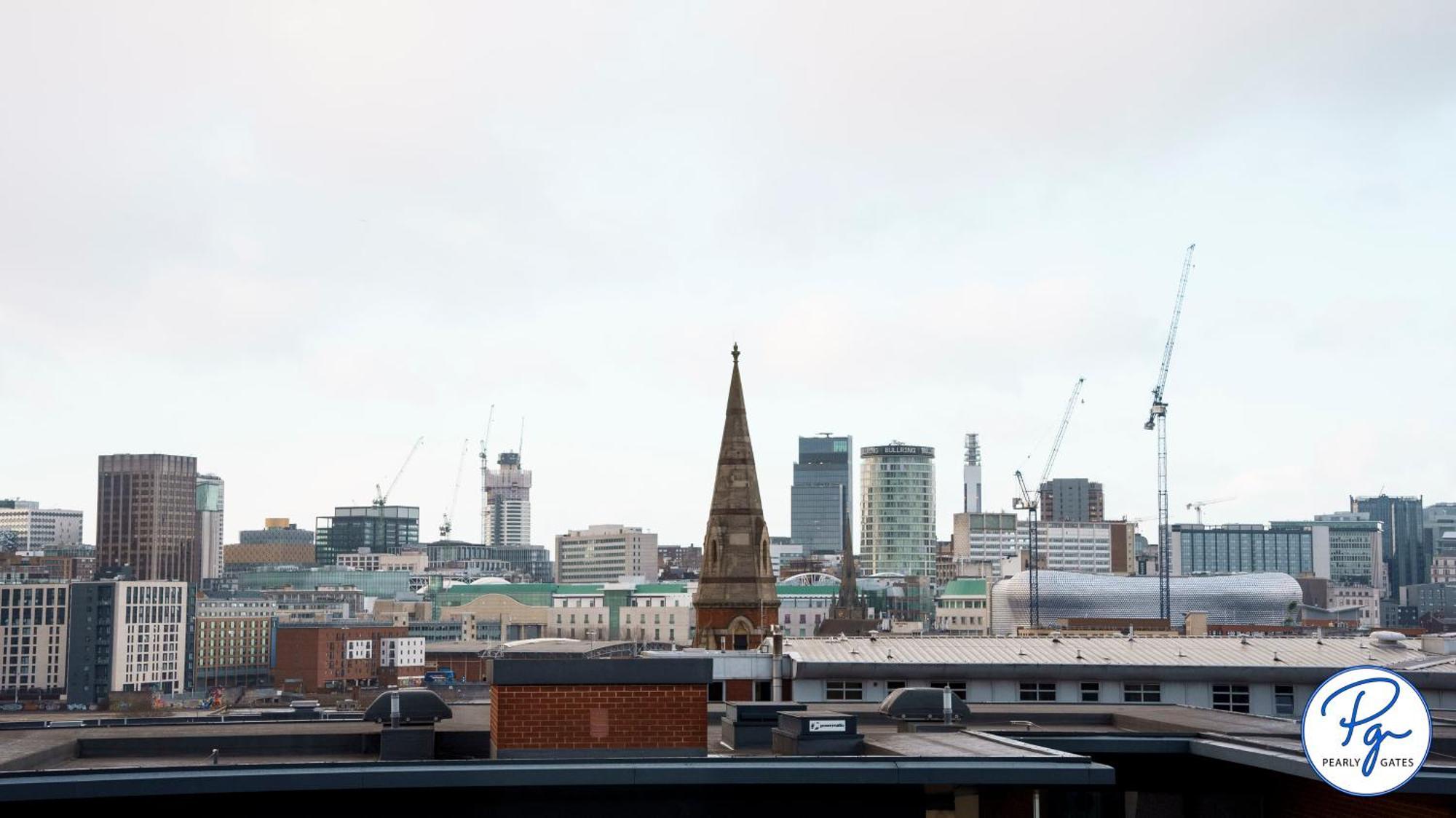 Skyline Penthouse: Luxe Views & Extended Comfort Birmingham